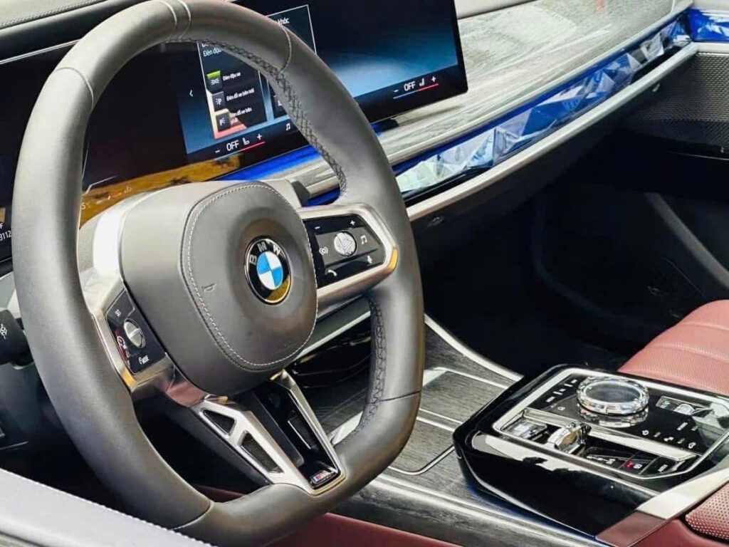 BMW 735i 2025: Giá Xe, Thông Số Kỹ Thuật, Đánh Giá Sedan Hạng Sang tại Việt Nam BMW 735i 8