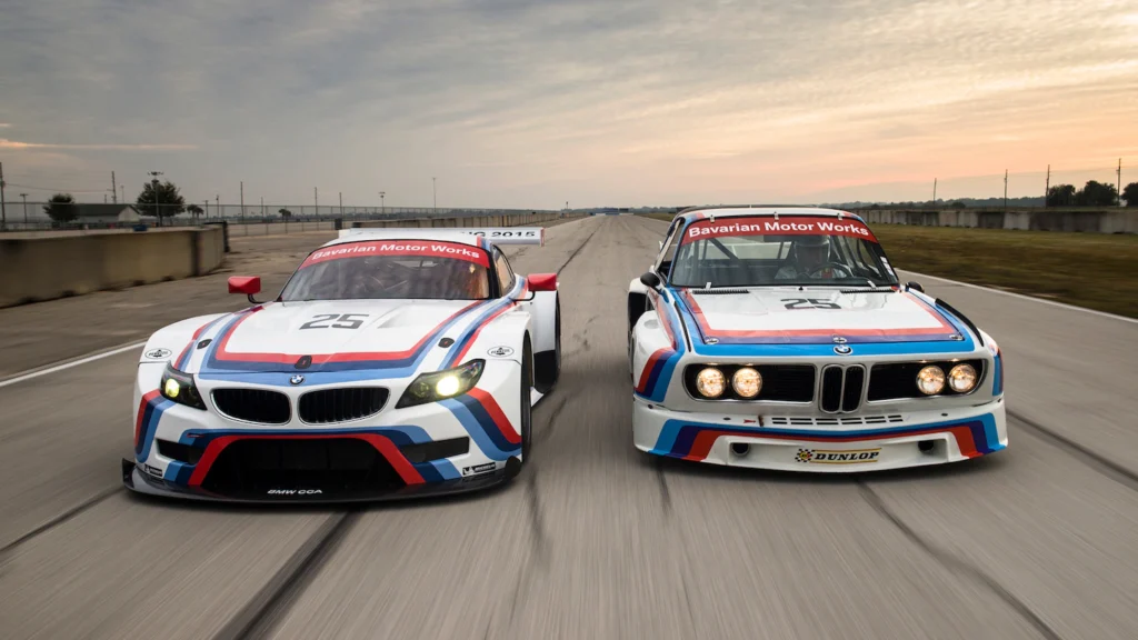 BMW M Là Gì? Khám Phá Dòng Xe Hiệu Suất Cao Của BMW BMW M - Logo M Performance với ba sọc màu đặc trưng