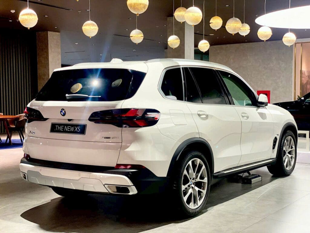 BMW X5 2025: Giá Lăn Bánh, Ưu Đãi và Đánh Giá Chi Tiết BMW X5 Động Cơ và Vận Hành