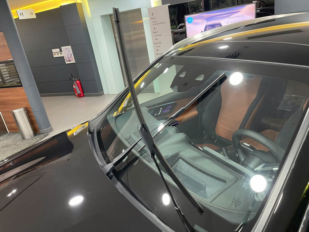 Gạt Mưa Mercedes Bị Kêu – Nguyên Nhân Và Cách Khắc Phục