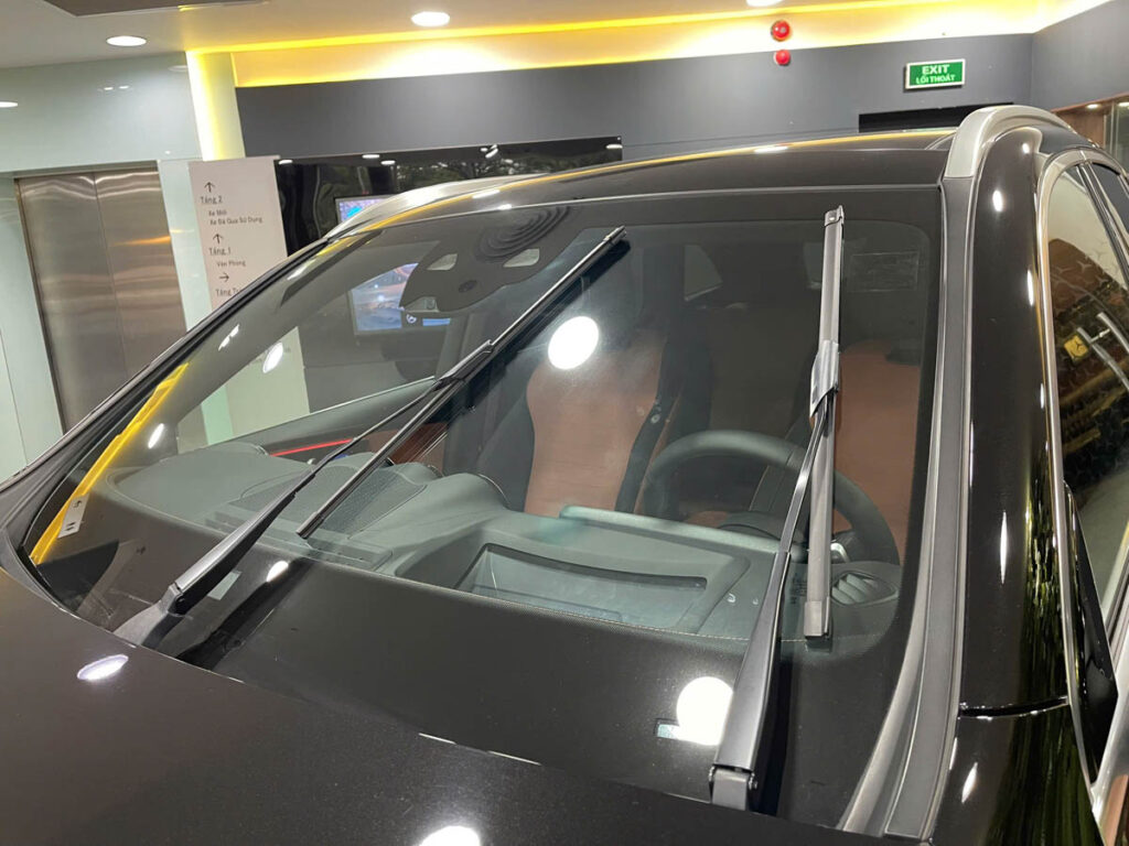 Gạt Mưa Mercedes Bị Kêu – Nguyên Nhân Và Cách Khắc Phục