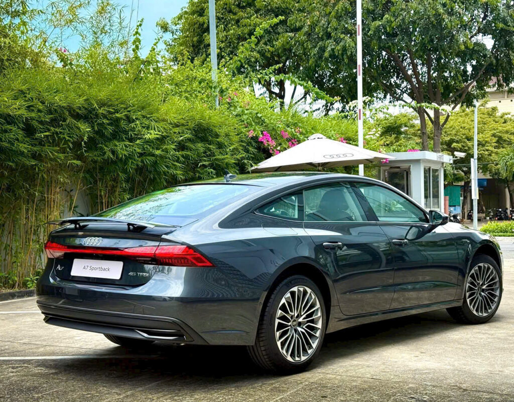 Giá Xe Audi A7 Lăn Bánh Việt Nam