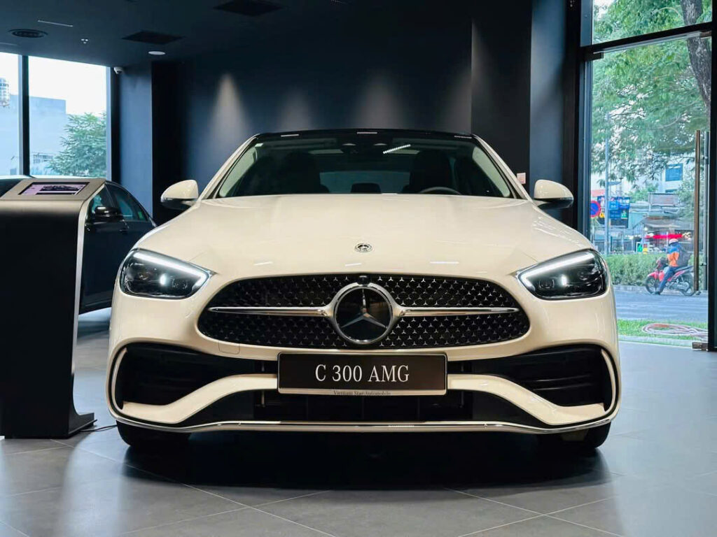 Mercedes-Benz C300 AMG 2025 | Đánh Giá Xe, Thông Số Và Khuyến Mãi Mercedes-Benz C300 AMG 2025