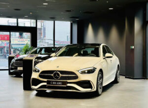Giá Xe Mercedes-Benz C300 AMG Lăn Bánh 2025
