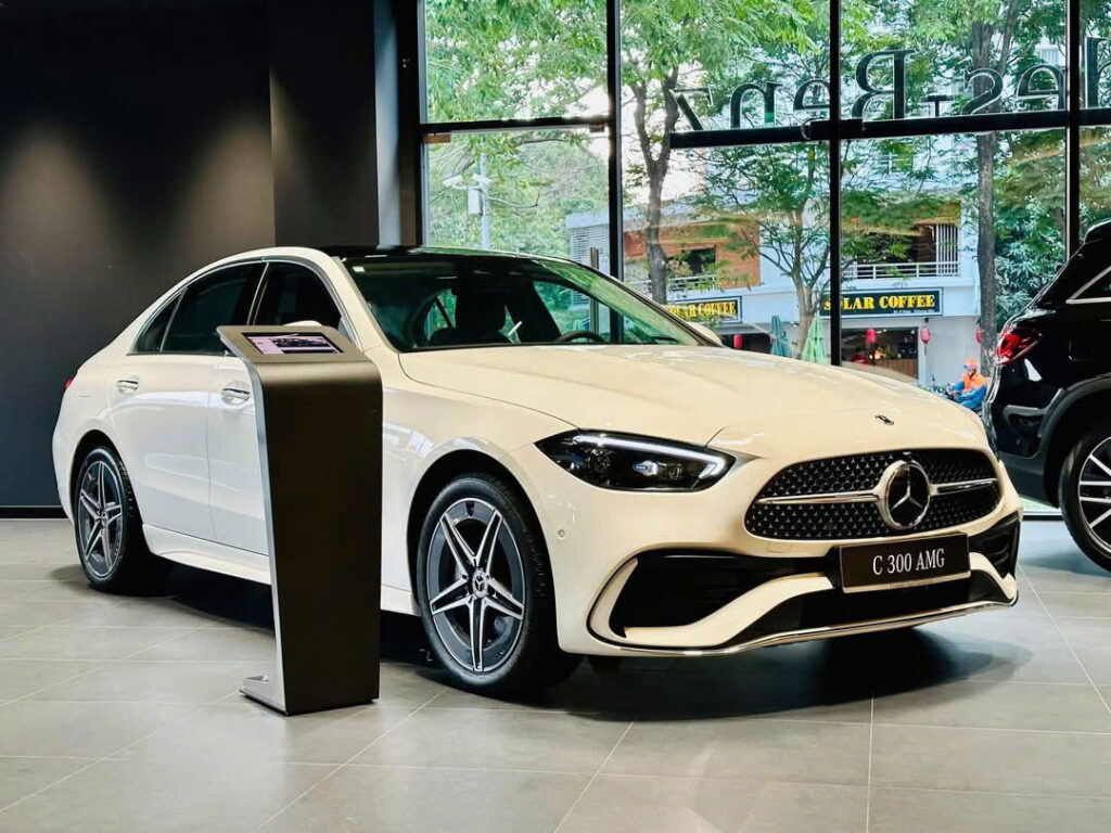 Mercedes-Benz C300 AMG 2025 | Đánh Giá Xe, Thông Số Và Khuyến Mãi Mercedes-Benz C300 AMG 2025