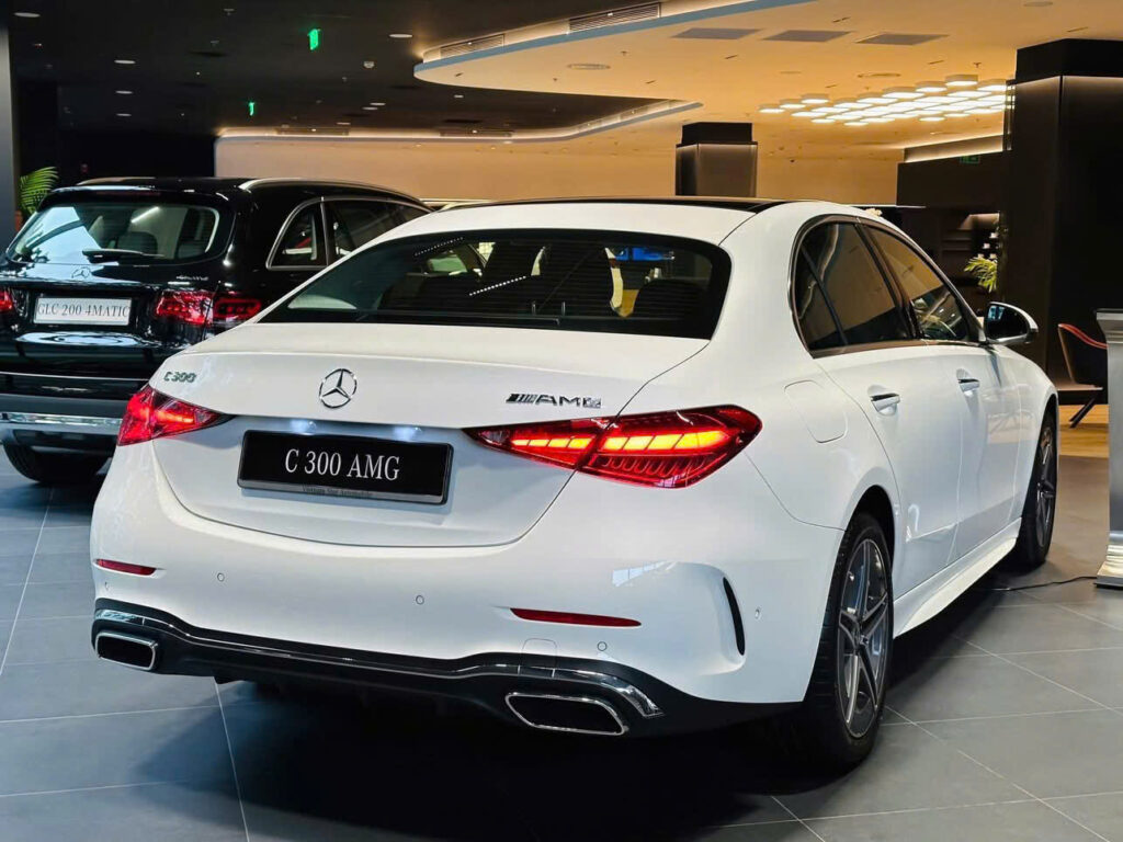 Mercedes-Benz C300 AMG 2025 | Đánh Giá Xe, Thông Số Và Khuyến Mãi Mercedes-Benz C300 AMG 2025