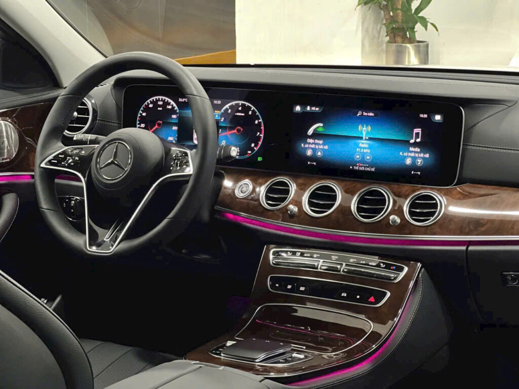 Mercedes-Benz E200 Khuyến Mãi
