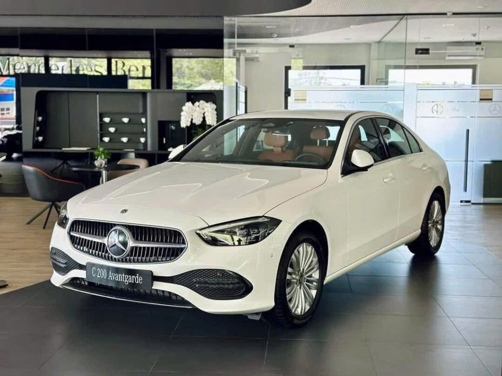 Mercedes C200 2025 Avantgarde V2: Giá Bán Và Tính Năng Nâng Cấp Mới Nhất Mercedes C200 2025