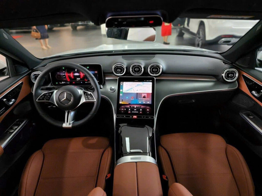 Mercedes C200 2025 Avantgarde V2: Giá Bán Và Tính Năng Nâng Cấp Mới Nhất C200 2025 Tại Mercedes Quận 7