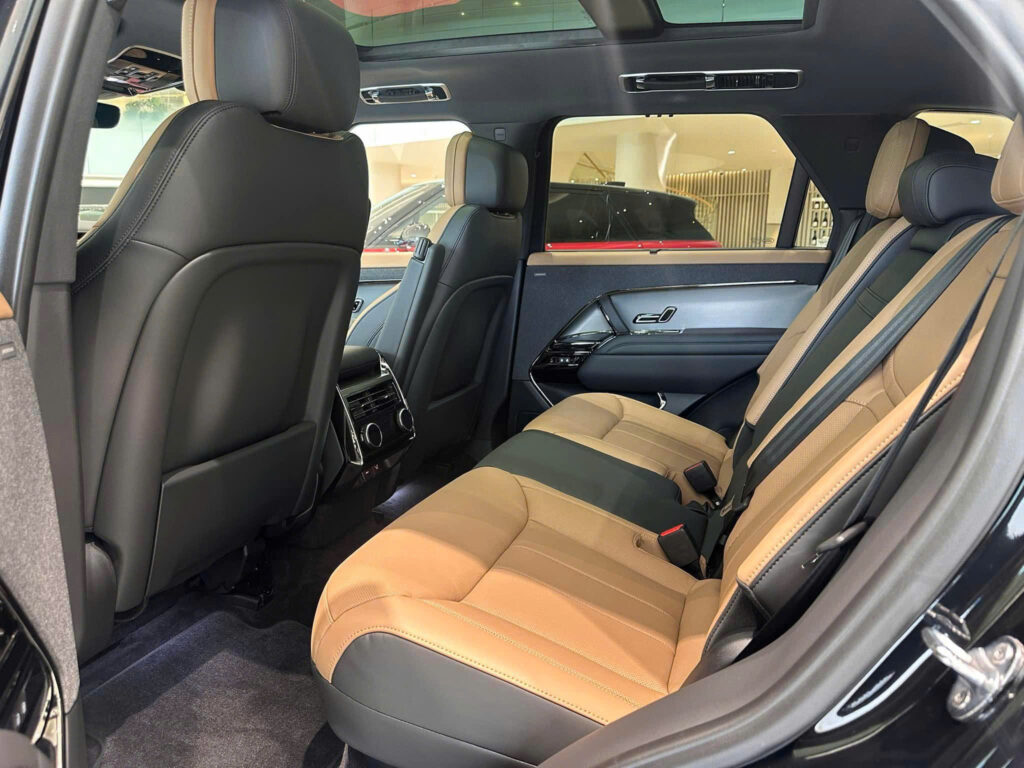 Range Rover Sport 2025 – Giá Xe Lăn Bánh, Thông Số Và Khuyến Mãi Nội Thất Range Rover Sport