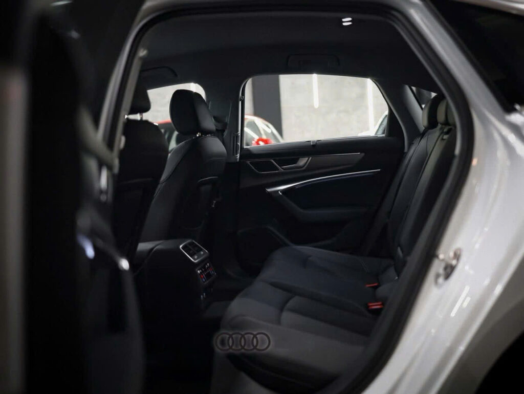 Audi A6 Sedan Audi A6 Điều hòa tự động 3 vùng với cửa gió riêng cho hàng ghế sau