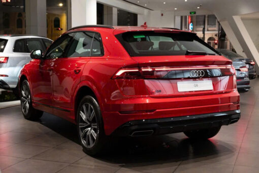 Audi Q8 4