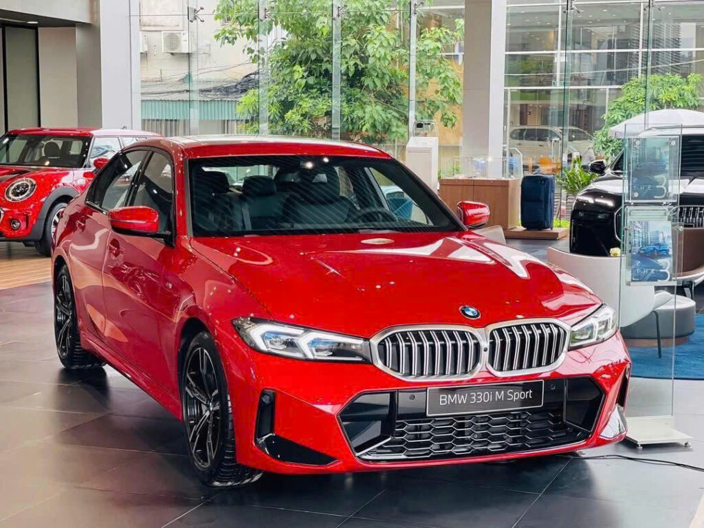 BMW 330i M Sport LCI BMW 330i M Sport Màu Đỏ Lăn Bánh Tại Việt Nam