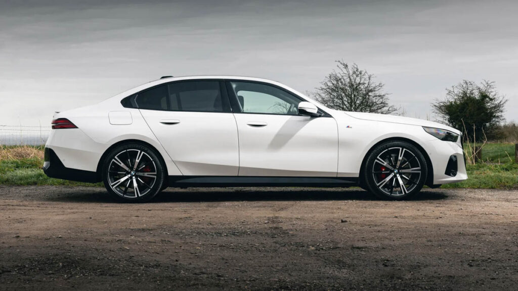 Thân Xe BMW 520i Mới