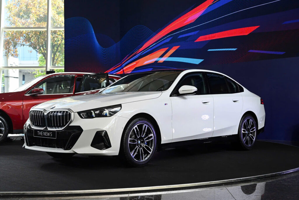 BMW 530i M Sport 2025 Lăn Bánh Việt Nam