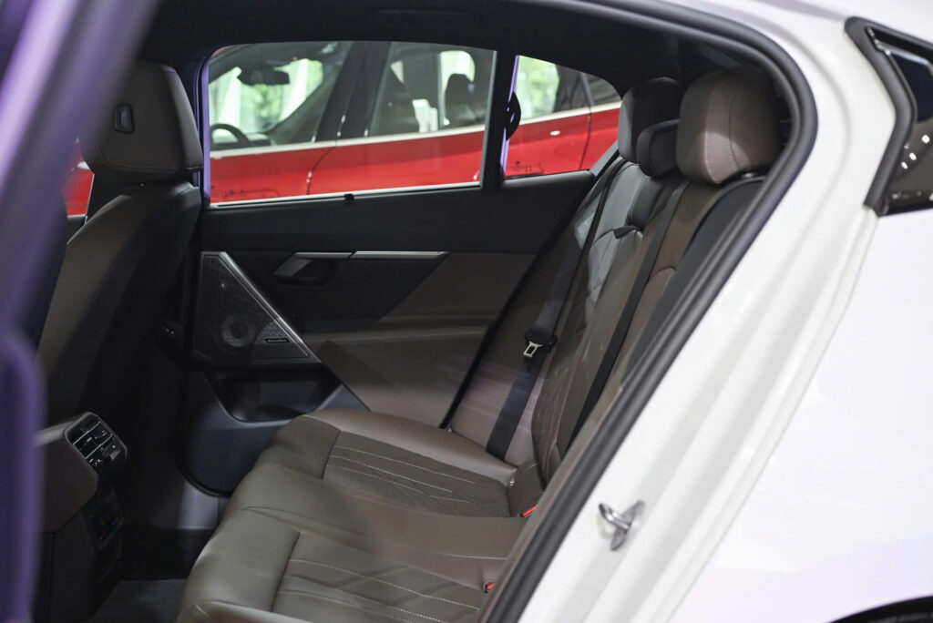 Nội Thất BMW 530i M Sport 2025