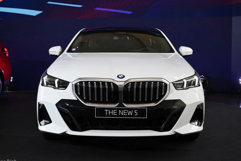 BMW 530i M Sport được thiết kế theo ngôn ngữ mới của BMW