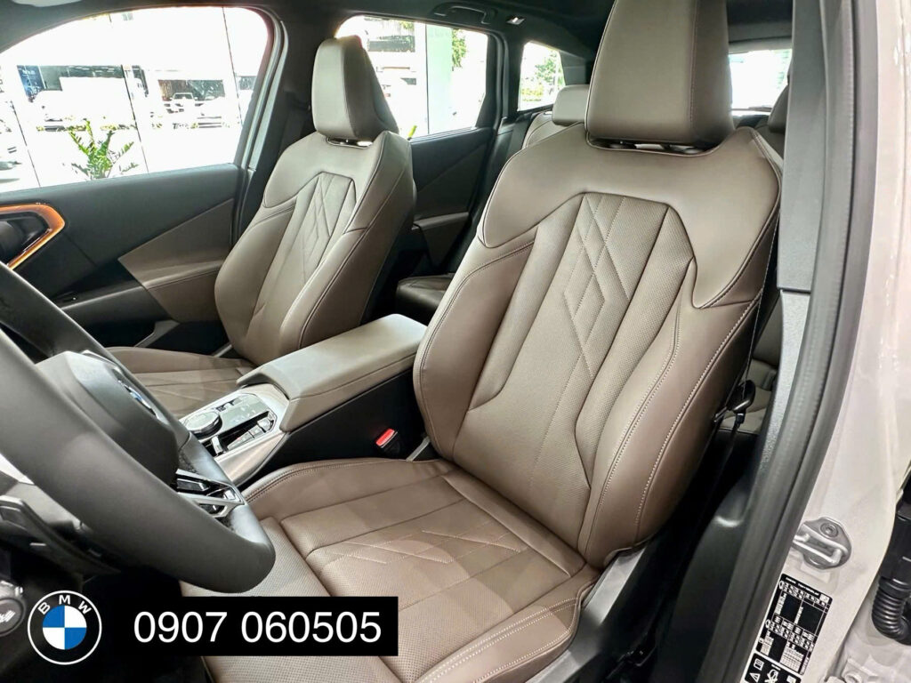 BMW X3 Màu Trắng | Đánh Giá Chi Tiết Phiên Bản 20 xDrive M Sport 2025 BMW X3 Màu Trắng | Nội Thất Nâu