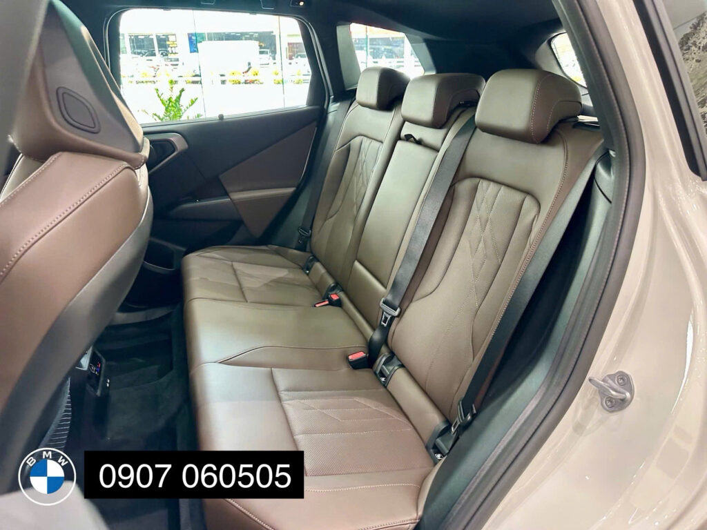 BMW X3 Màu Trắng | Đánh Giá Chi Tiết Phiên Bản 20 xDrive M Sport 2025 BMW X3 Màu Trắng | Nội Thất Nâu