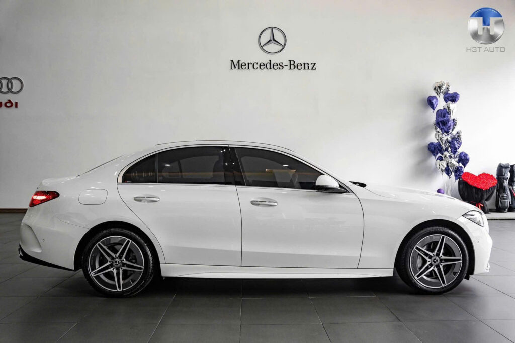 Đánh Giá Xe Mercedes C300 AMG 2022: Đỉnh Cao Sedan Thể Thao Sang Trọng Đánh Giá Xe Mercedes C300 AMG 2022