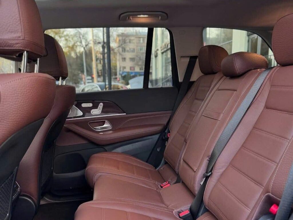 Mercedes-Benz GLS 450 Màu Đen: Định Nghĩa Sự Lịch Lãm Và Quyền Lực 2025 Mercedes GLS 450 Màu Đen