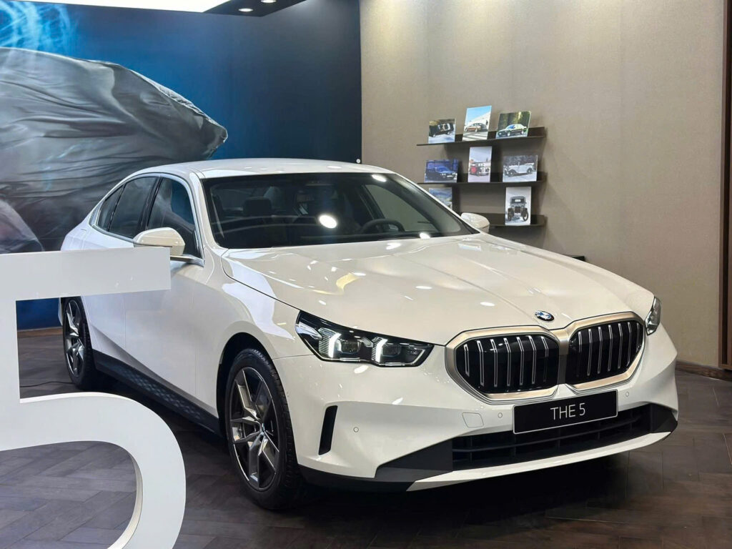 Giá Xe BMW 2 Tỷ – Đánh Giá và Lựa Chọn Xe Sang tại BMW Phú Mỹ Hưng Giá Xe BMW 2 Tỷ | BMW 5 Series Phân Khúc 5 Chỗ Sedan
