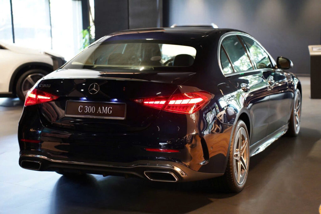 C300 AMG : Đỉnh Cao Sedan Hạng Sang Cỡ Trung Mercedes-Benz C300 với động cơ 2.0L turbo Mild Hybrid