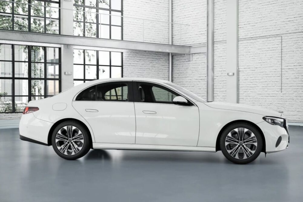 Thân Xe Mercedes E200 Avantgarde Mềm Mại và Sang Trọng