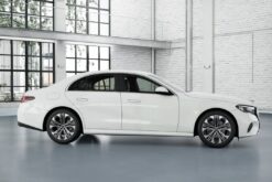 Thân Xe Mercedes E200 Avantgarde Mềm Mại và Sang Trọng