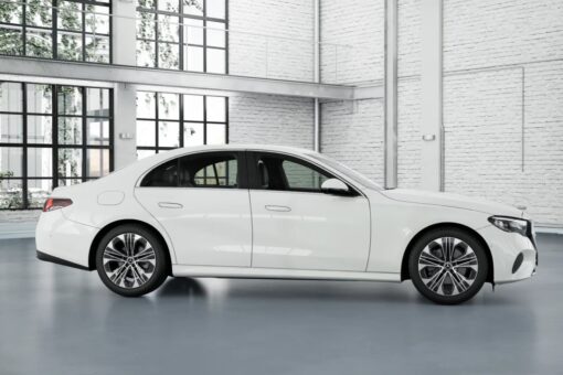 Thân Xe Mercedes E200 Avantgarde Mềm Mại và Sang Trọng