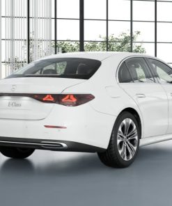 Mercedes-Benz E200 Avantgarde Mercedes E200 Avantgarde nổi bật với cụm đèn hậu LED 3D hình ngôi sao