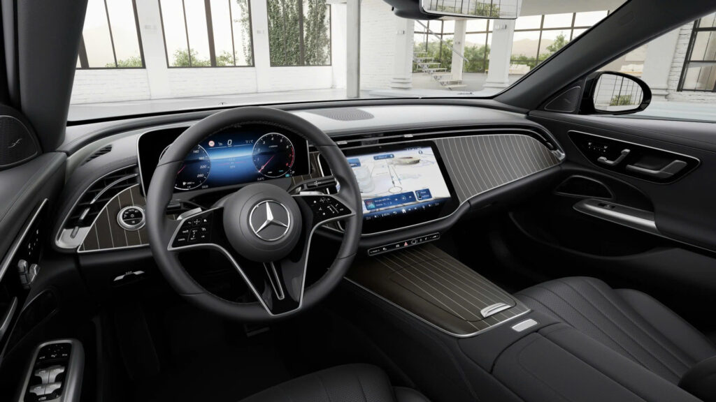 Mercedes E200 Avantgarde Nội Thất Màu Đen