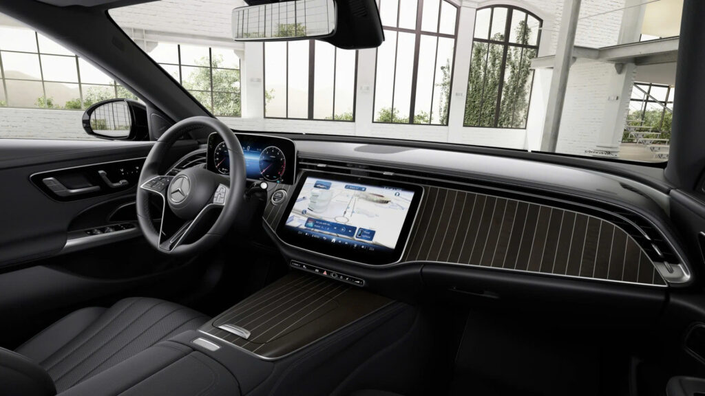 Mercedes E200 Avantgarde Nội Thất Màu Đen