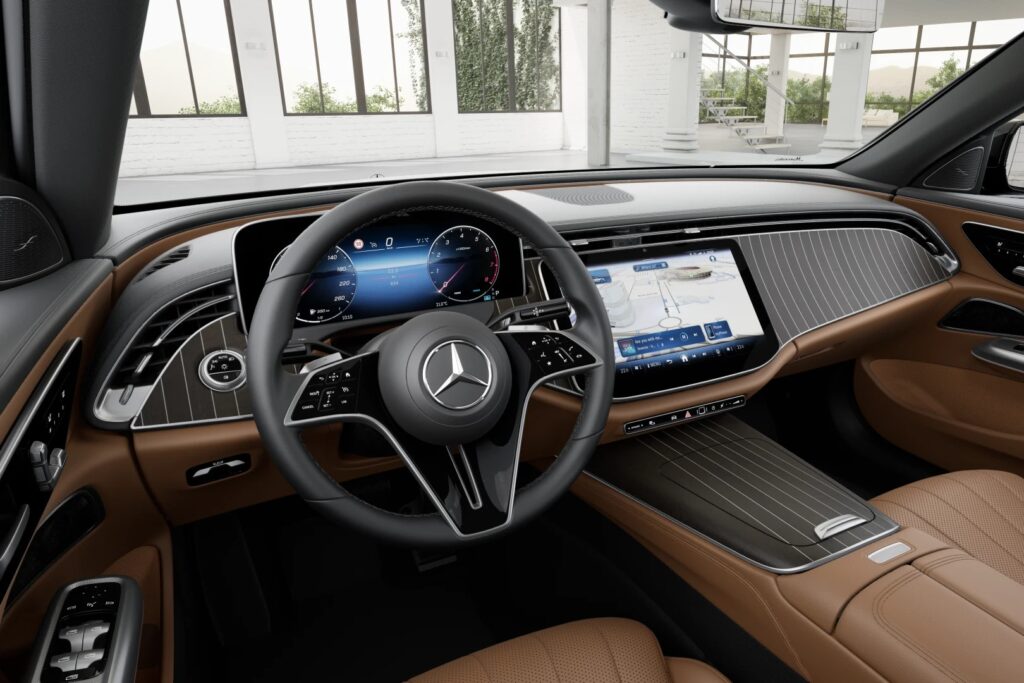 Mercedes E200 Avantgarde công nghệ đỉnh cao và sang trọng