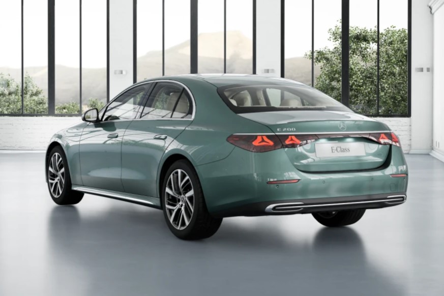Mercedes E200 2025 Giá lăn bánh