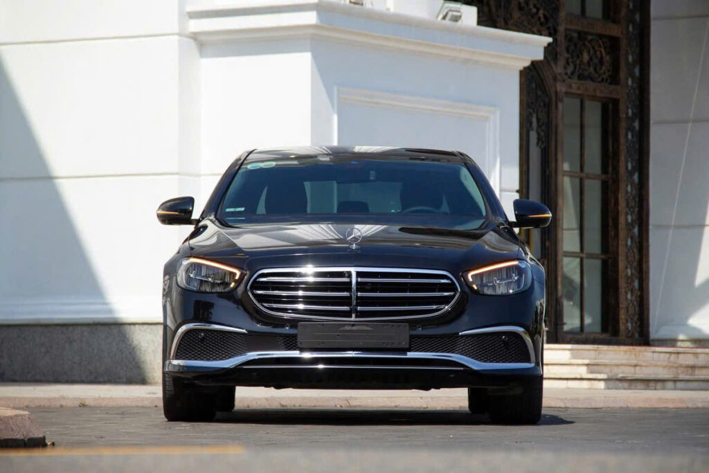 Mercedes E200 Giá Lăn Bánh 2025: Đánh Giá Chi Tiết Mua Xe Tại TP.HCM Mercedes E200 Giá Lăn Bánh