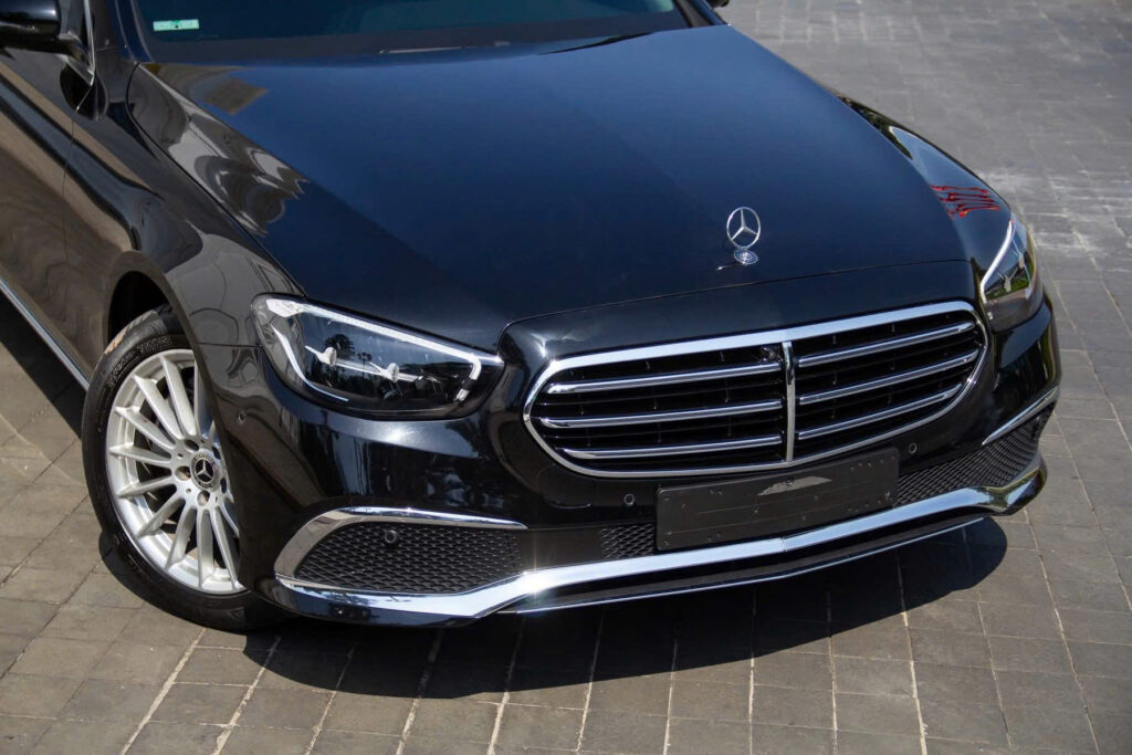 Mercedes E200 Giá Lăn Bánh 2025: Đánh Giá Chi Tiết Mua Xe Tại TP.HCM Mercedes E200 Giá Lăn Bánh