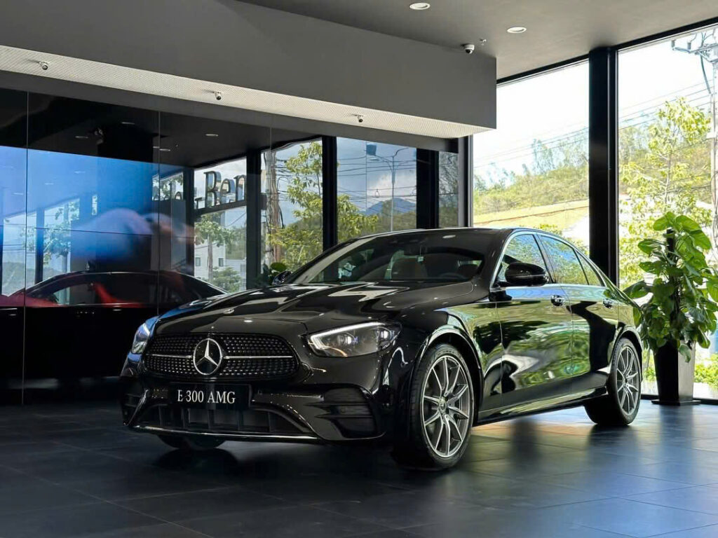 Mercedes E300 AMG Giá Bao Nhiêu? Giá Lăn Bánh Tại Việt Nam 2025 Mercedes E300 AMG Giá Bao Nhiêu