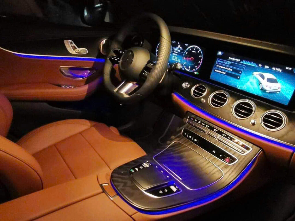Mercedes E300 AMG Giá Bao Nhiêu? Giá Lăn Bánh Tại Việt Nam 2025 Mercedes E300 AMG Giá Bao Nhiêu