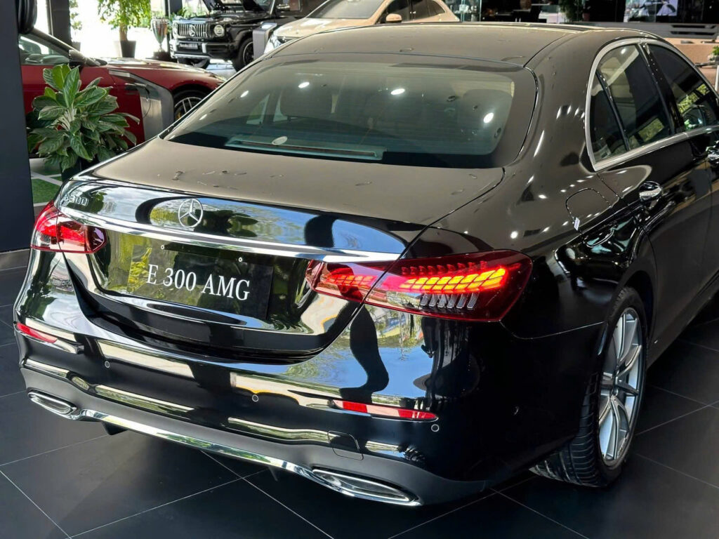 Mercedes E300 AMG Giá Bao Nhiêu? Giá Lăn Bánh Tại Việt Nam 2025 Mercedes E300 AMG Giá Bao Nhiêu