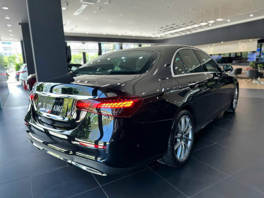 Mercedes E300 AMG Giá Bao Nhiêu? Giá Lăn Bánh Tại Việt Nam 2025 Mercedes E300 AMG Giá Bao Nhiêu