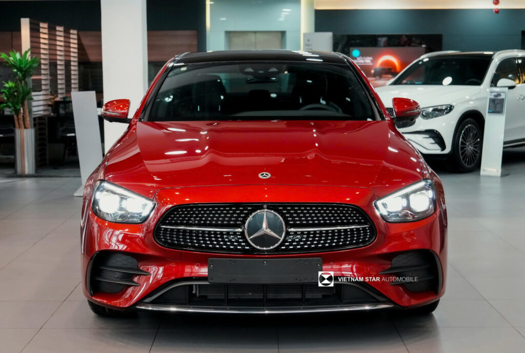 Mercedes E300 AMG Giá Lăn Bánh