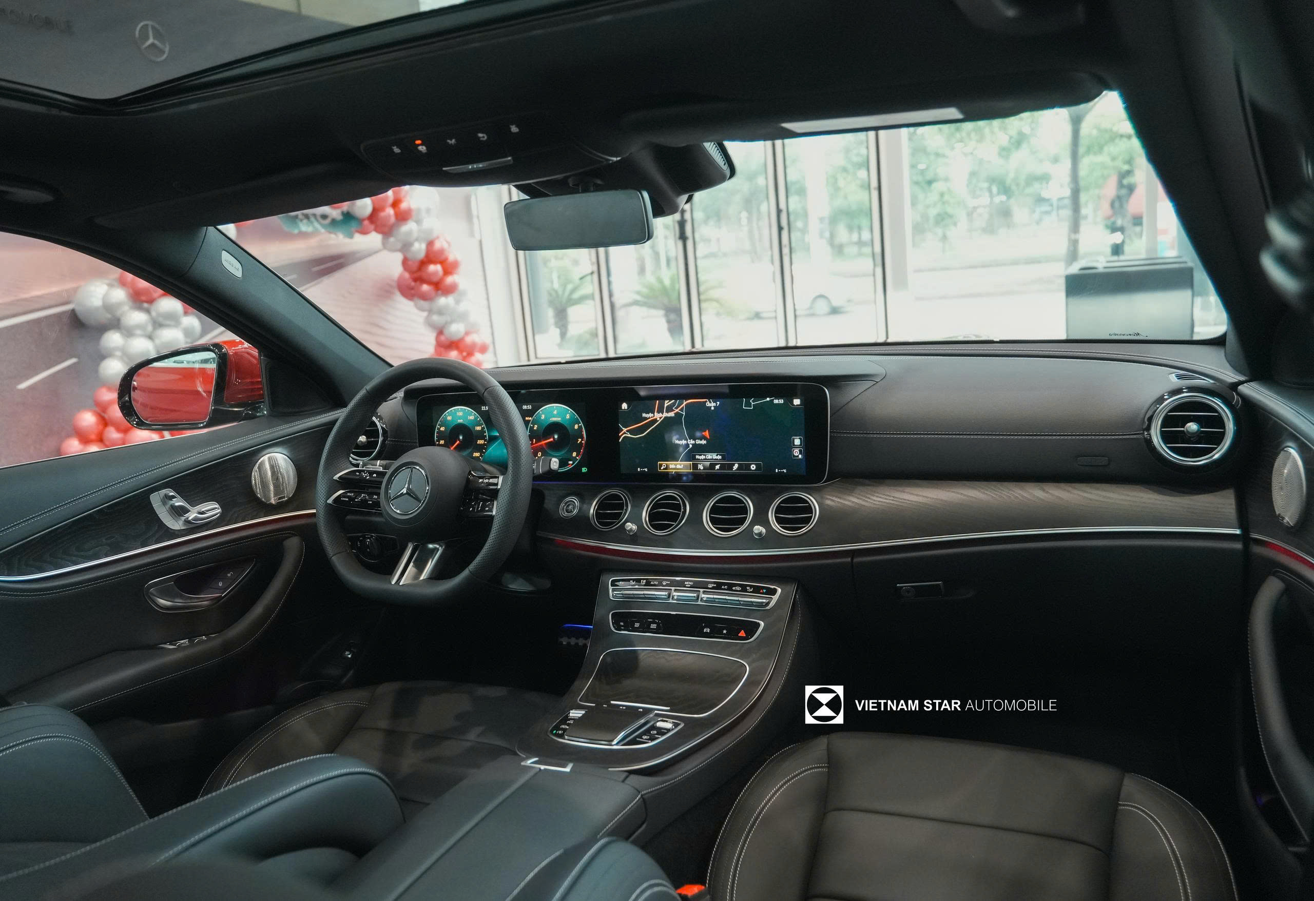 Mercedes E300 AMG Giá Lăn Bánh