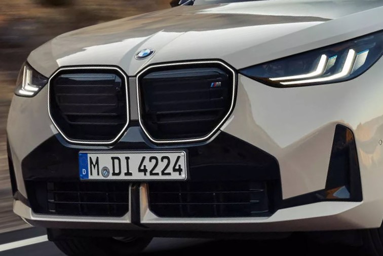 BMW X3 20 xDrive M Sport Trang Bị Lưới Tản Nhiệt Phát Sáng