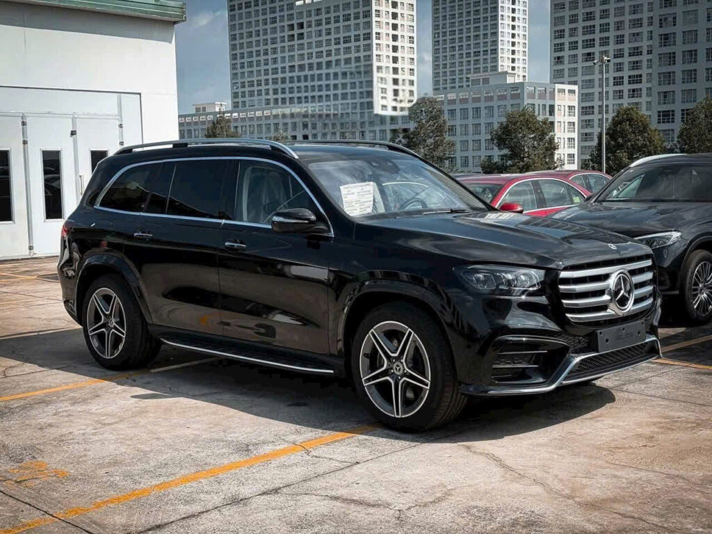 GLS 450 Màu Đen Lăn Bánh Mercedes Hồ Chí Minh: Lựa Chọn Đẳng Cấp Cho SUV 7 Chỗ GLS 450 Màu Đen Lăn Bánh Mercedes Hồ Chí Minh