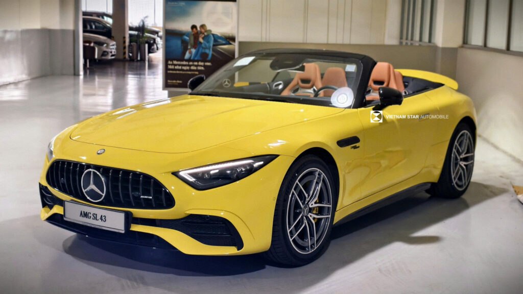 Mercedes-AMG SL 43 Lăn Bánh Tại Bình Dương