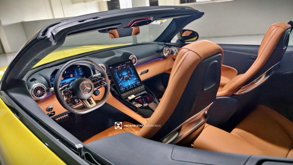 Mercedes-AMG SL 43 Lăn Bánh Tại Bình Dương