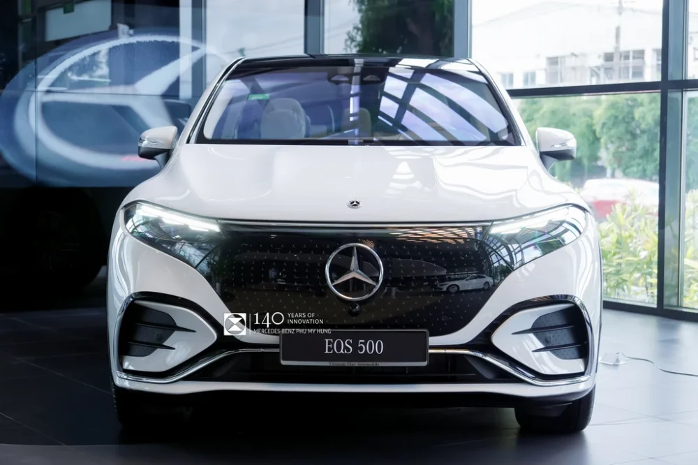 Alternative view of Mercedes-Benz EQS 500 4Matic SUV