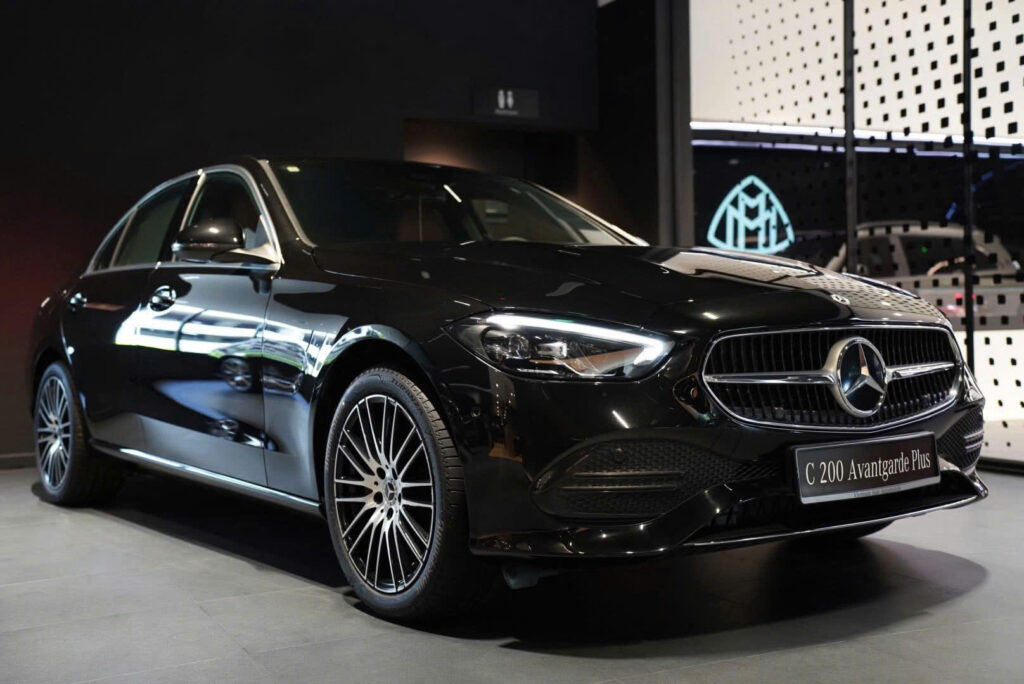 Mercedes C200 Thông Số Kỹ Thuật 2025: Giá Lăn Bánh và Đánh Giá tại TP.HCM Giá Xe Mercedes C200