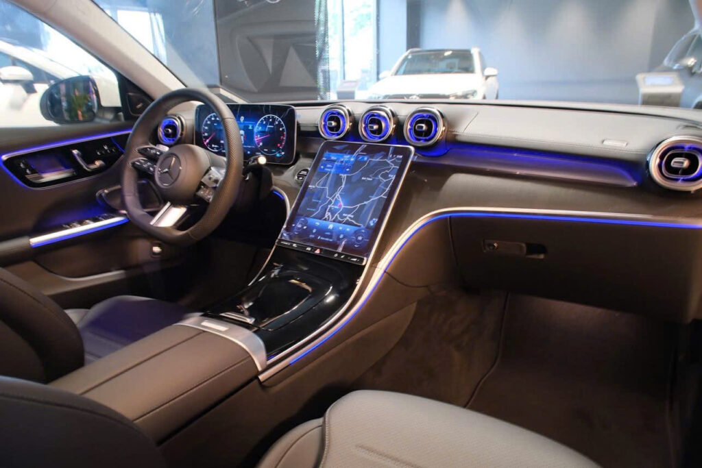 Mercedes C300 AMG Thông Số Kỹ Thuật, Giá Lăn Bánh 2025 Mercedes C300 AMG Thông Số Kỹ Thuật